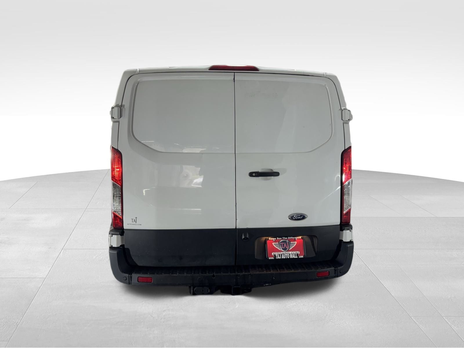 View vehicle photo 5