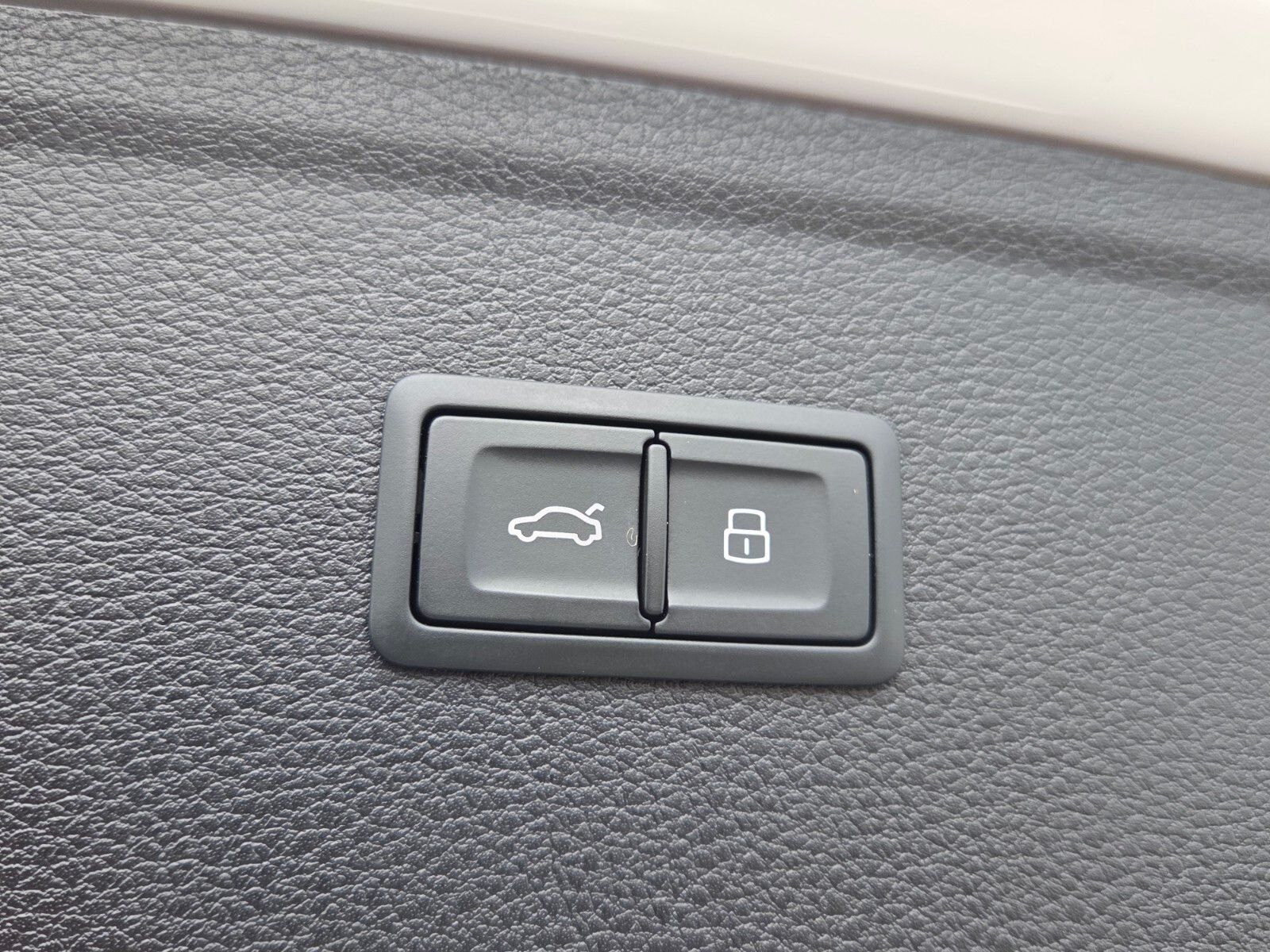 Used 2025 White Audi  image 14