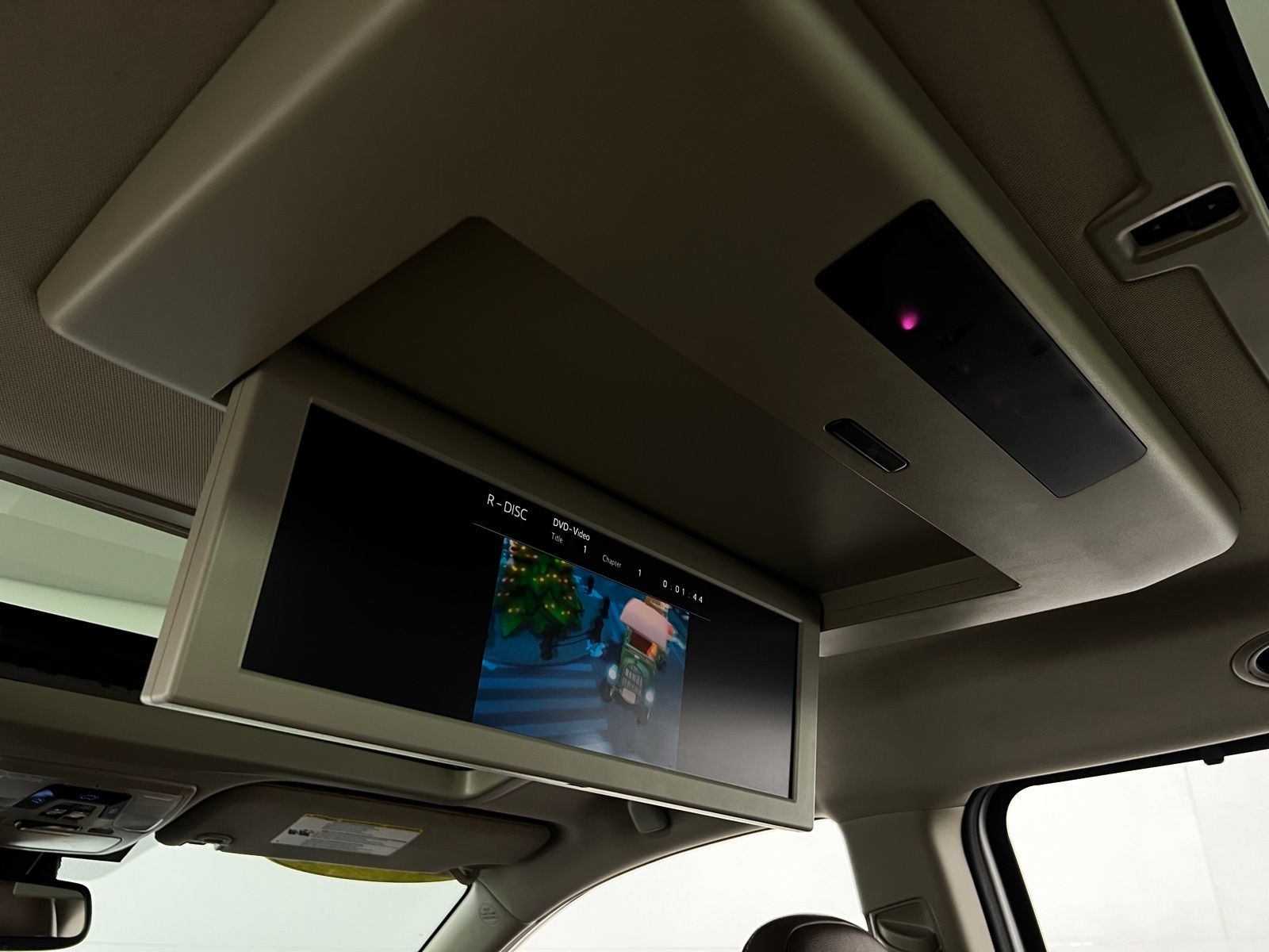 Thumbnail: 2020 Toyota Sienna - 28