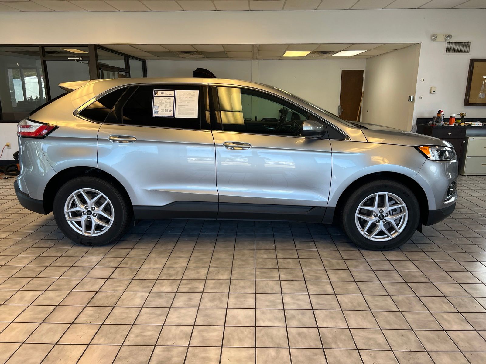 Certified Used 2024 Silver Ford SEL image 3