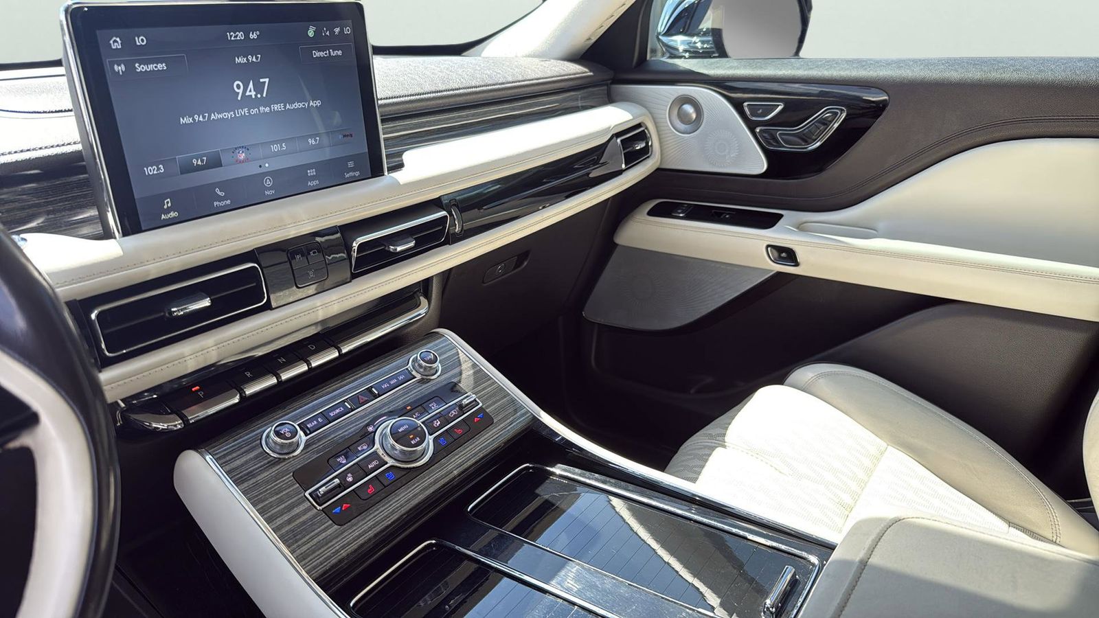 Used Car 2021 Lincoln Aviator  Black Label For Sale Under $40,000 In Austin, Texas
