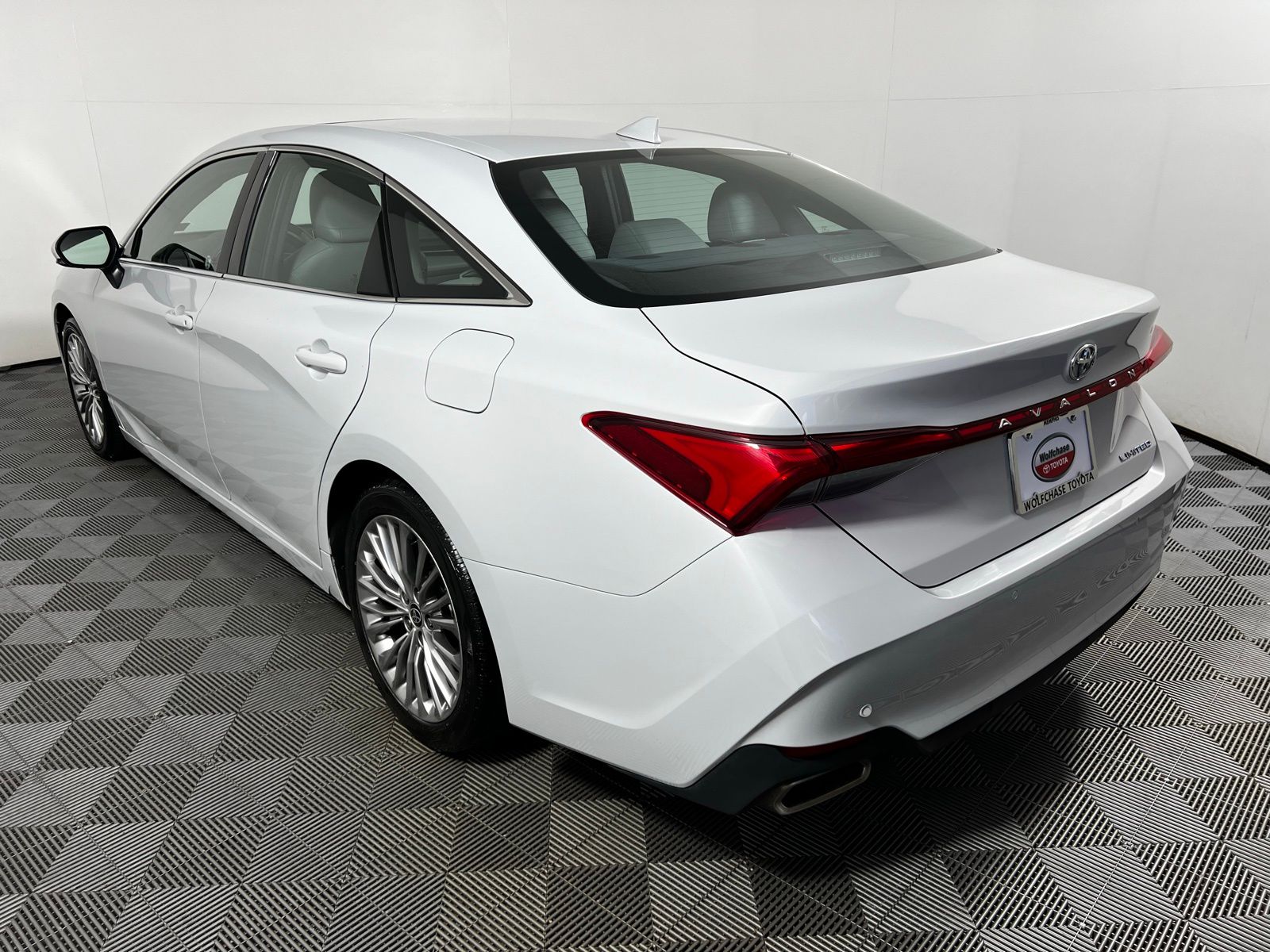 2022 Toyota Avalon Limited 14