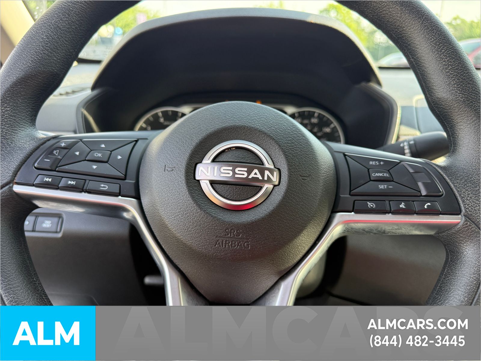 Used 2025 White Nissan 2.5 SV image 21