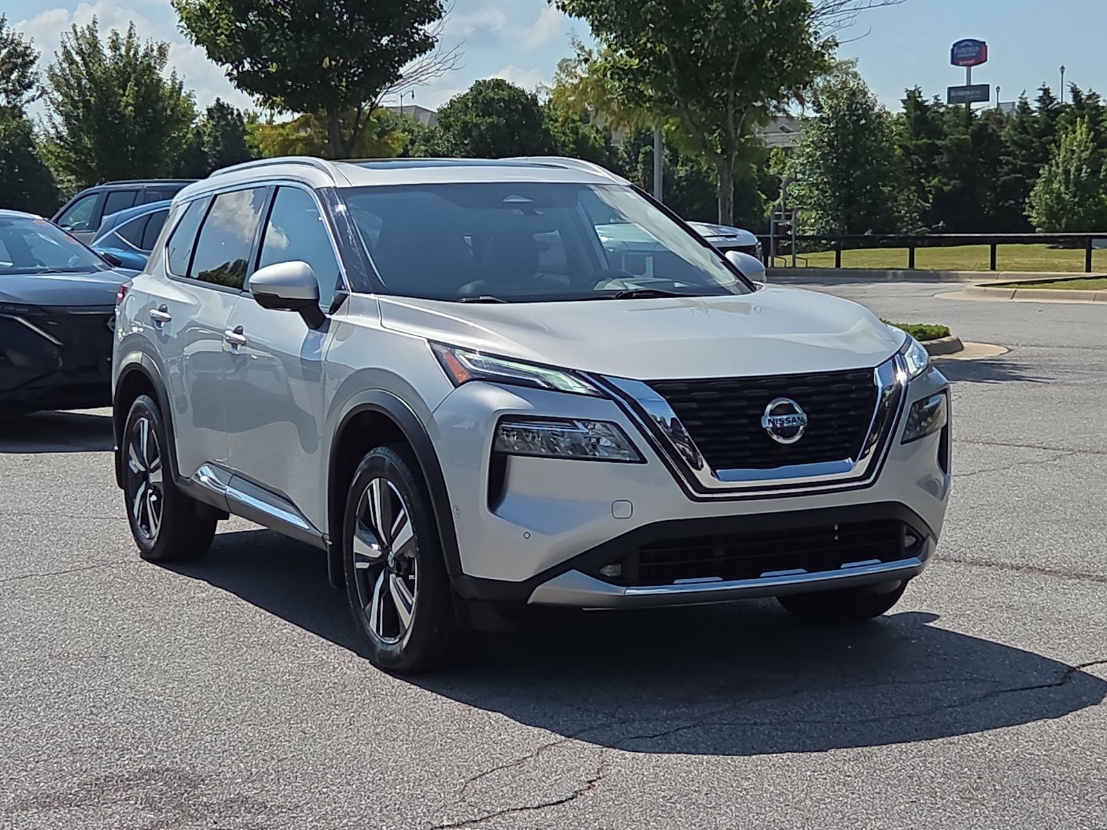 Brilliant Silver Metallic 2021 Nissan Rogue SUV / Crossover Front-Wheel Drive Continuously Variable Transmission