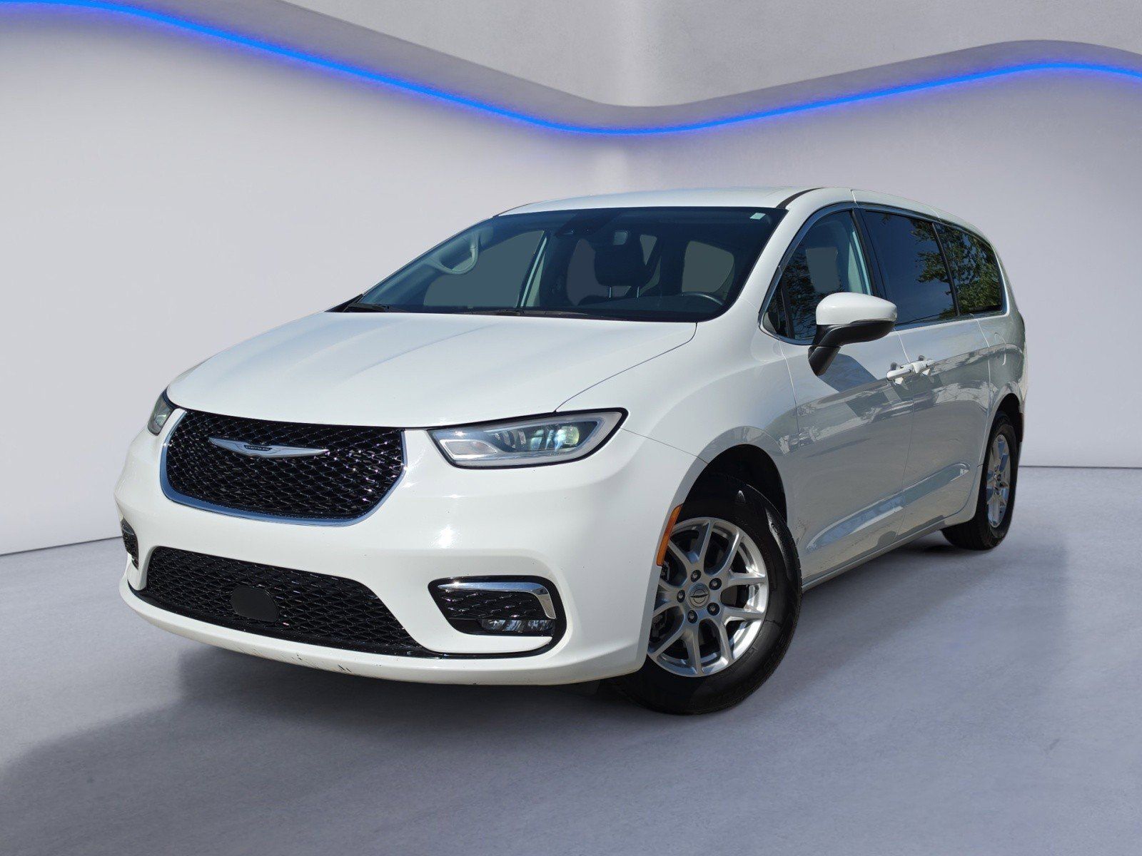 View vehicle photo 2