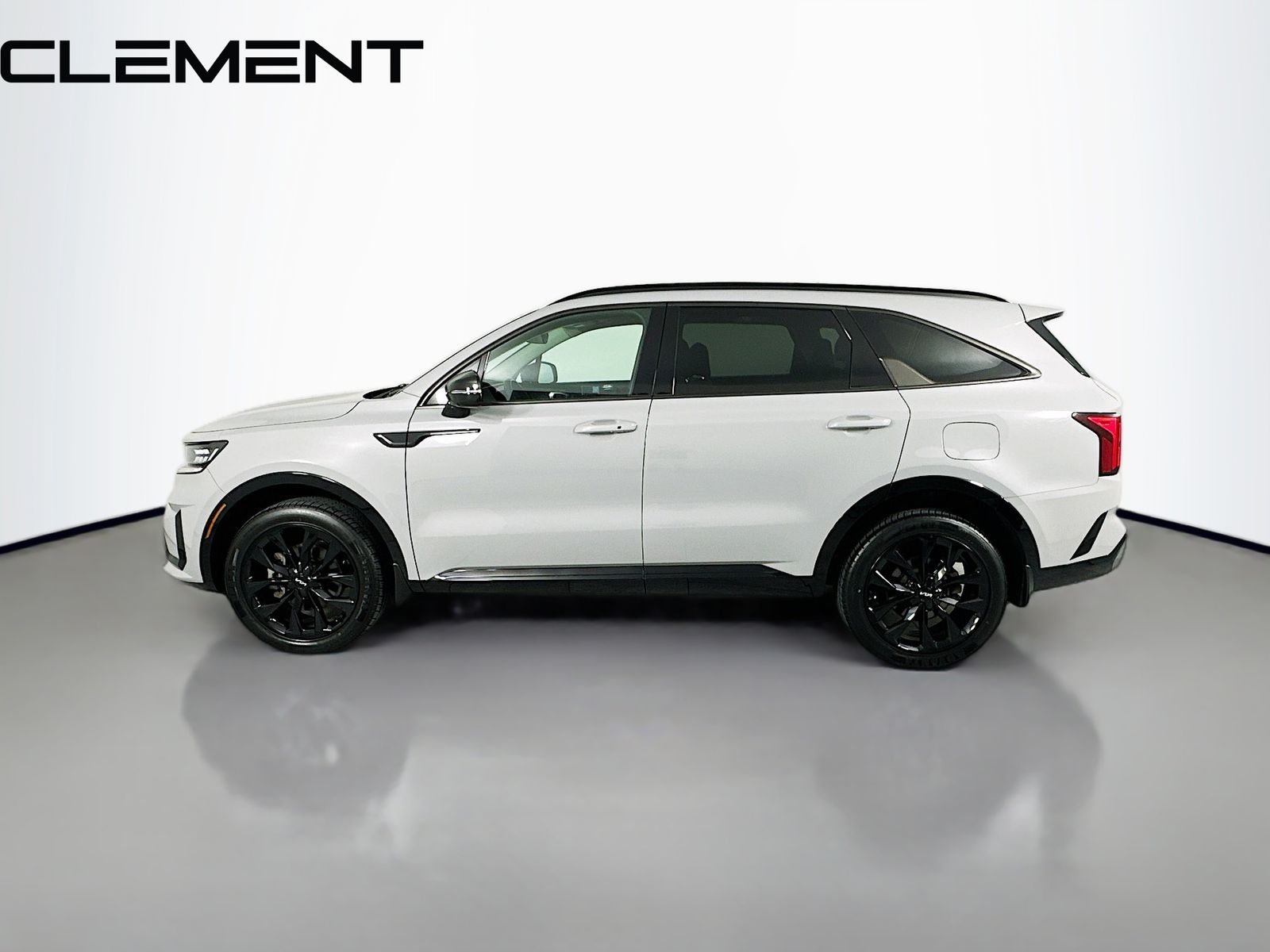 used 2023 Kia Sorento car, priced at $30,712