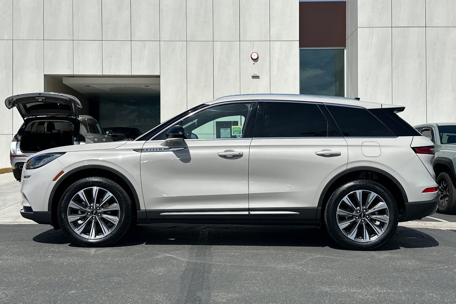 View vehicle photo 6