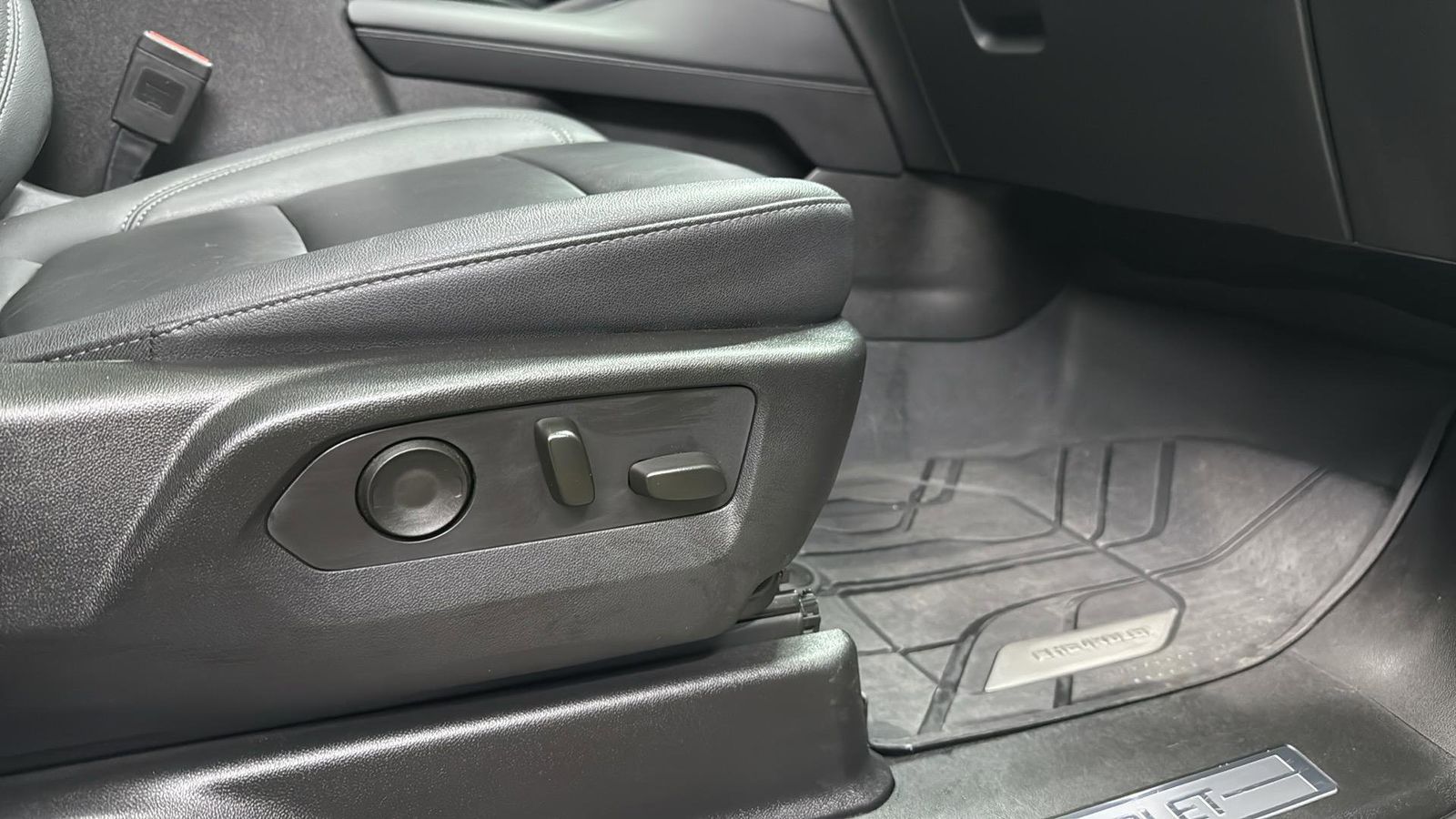 Used Car 2023 Chevrolet Suburban  Z71 For Sale Under $70,000 In Austin, Texas