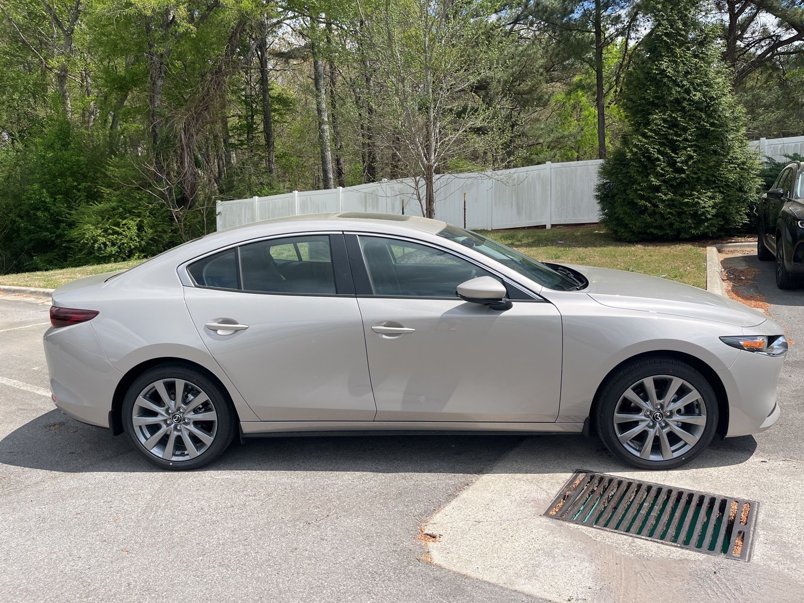 View vehicle photo 3