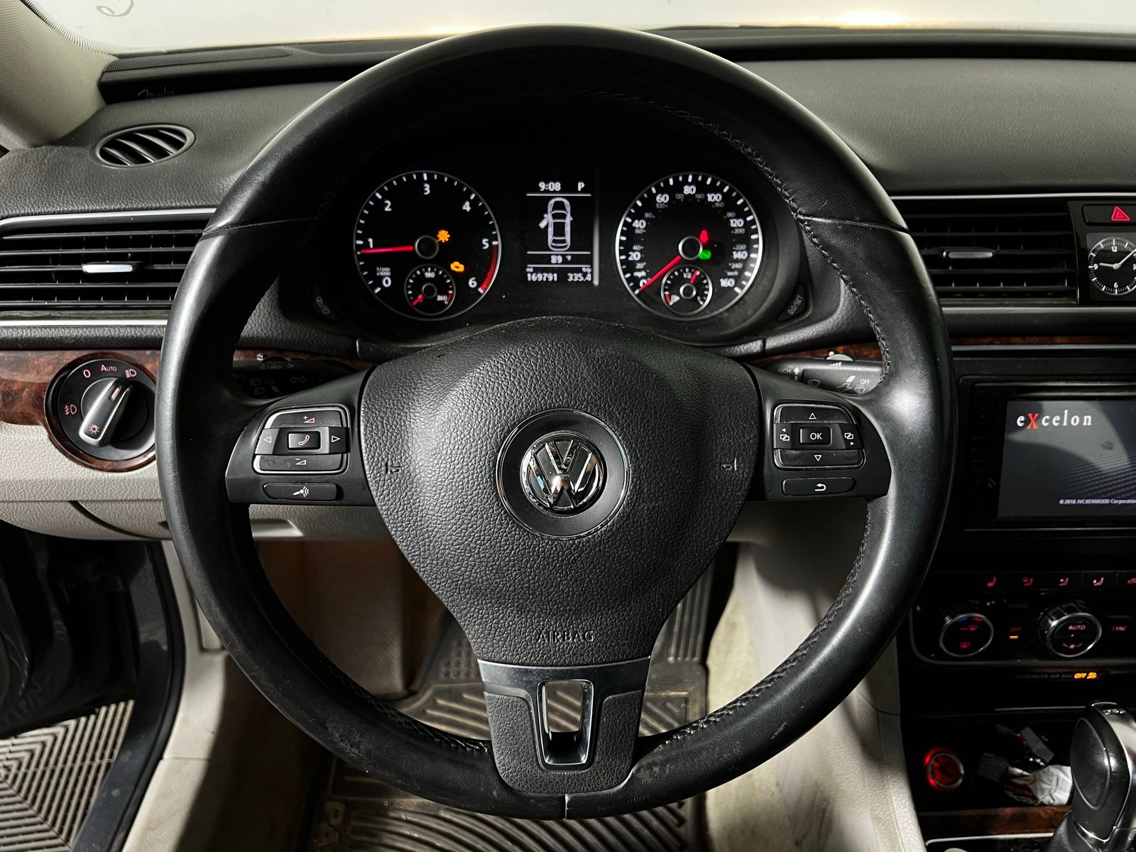 Thumbnail: 2013 Volkswagen Passat - 9