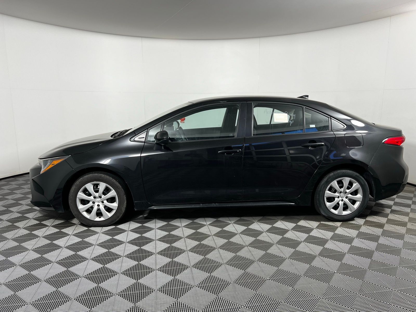 2022 Toyota Corolla LE 8