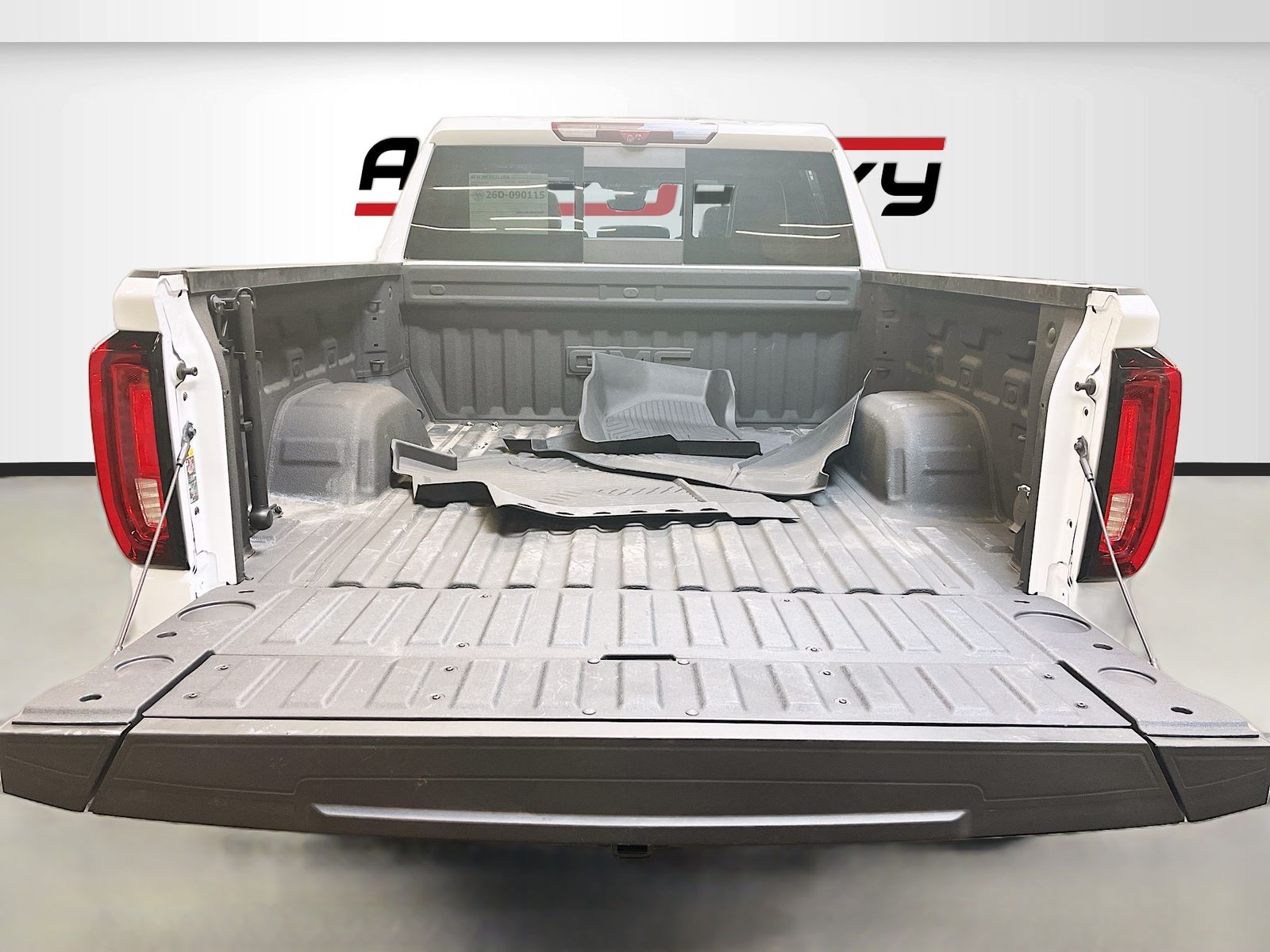 Used 2025 White GMC AT4X image 28