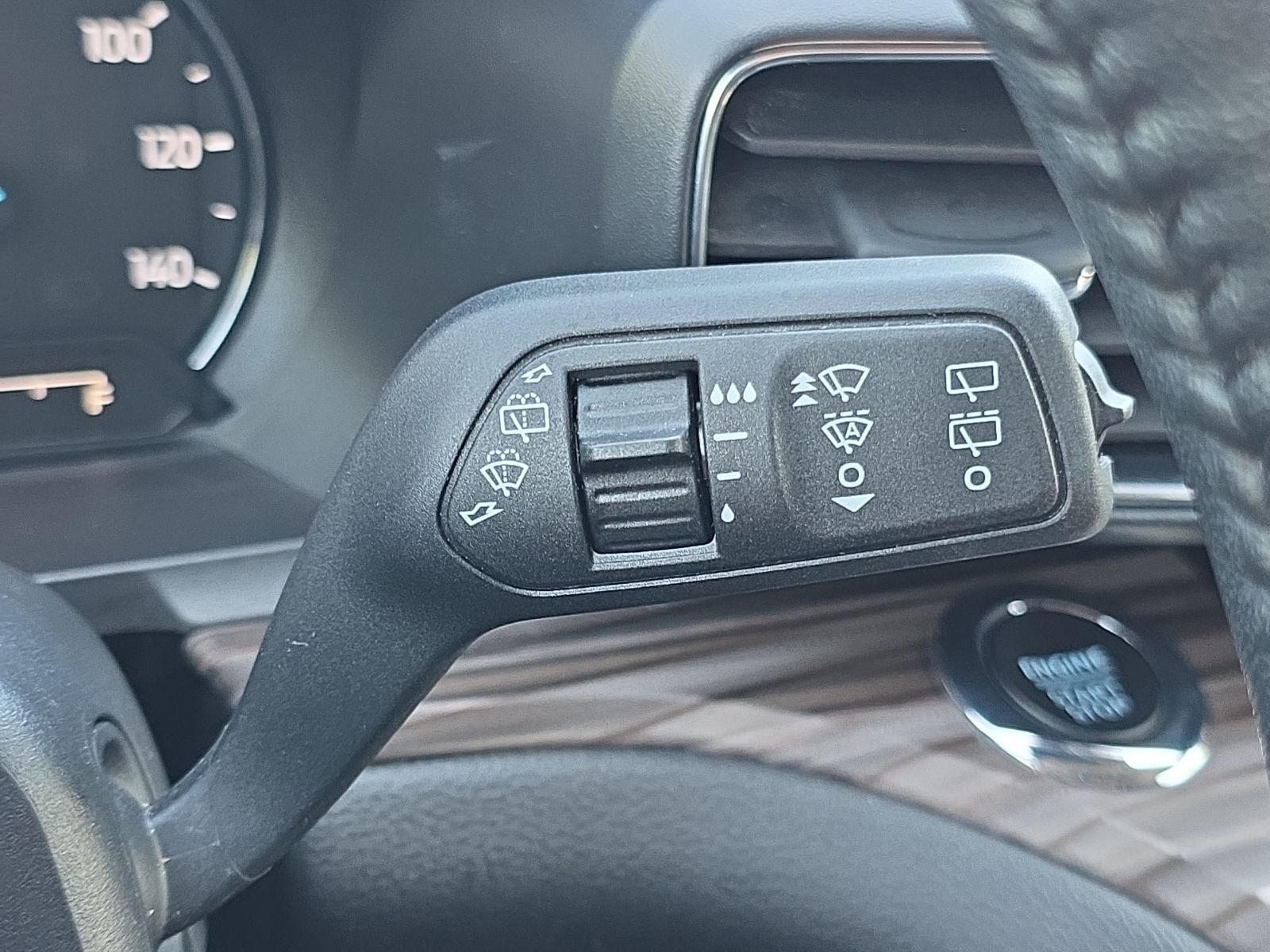 Used 2023 Silver Ford Limited image 33