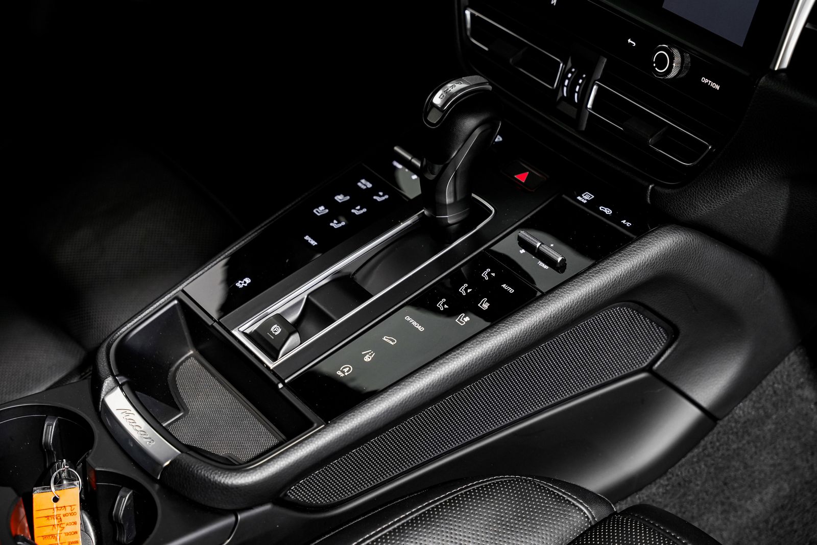 2024 Porsche Macan Base — photo 25