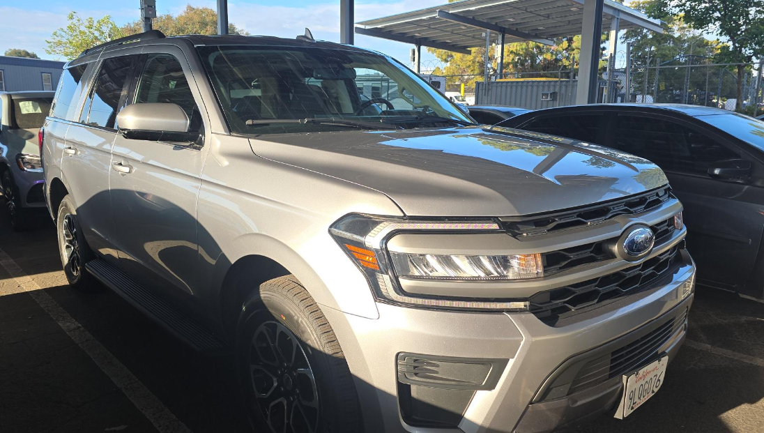 Silver Metallic 2024 Ford Expedition XLT 4WD SUV / Crossover Four-Wheel Drive Automatic