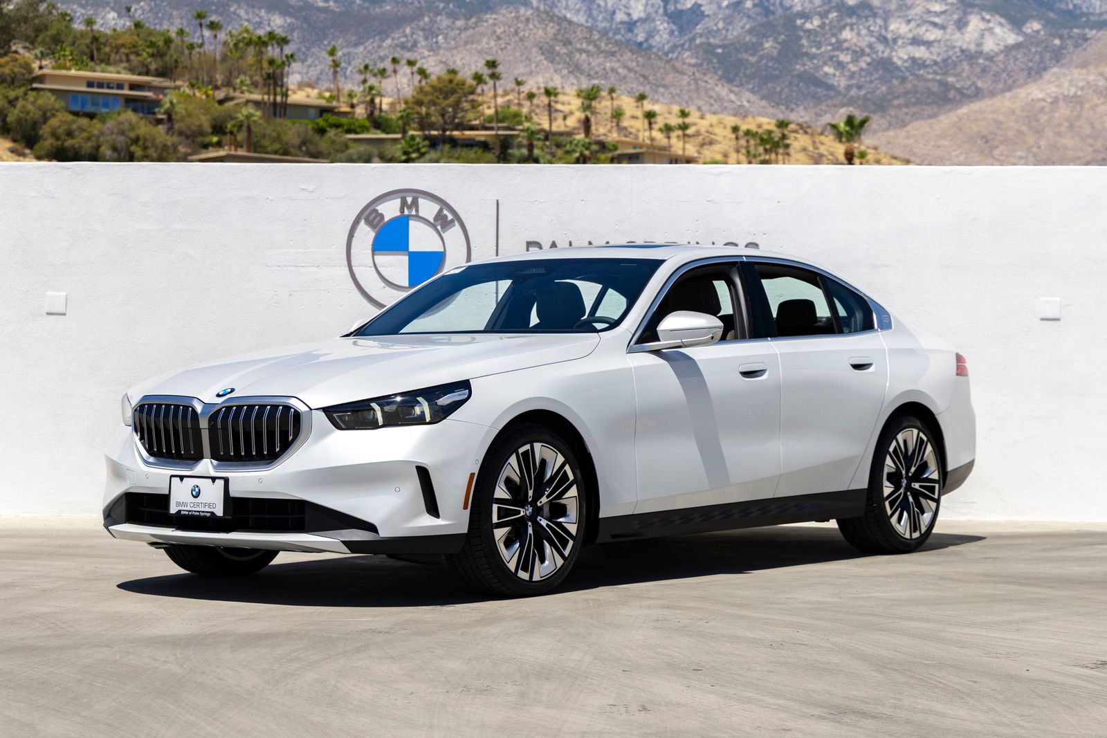 Mineral White Metallic 2026 BMW 5 Series Sedan Rear-Wheel Drive 8-Speed Automatic