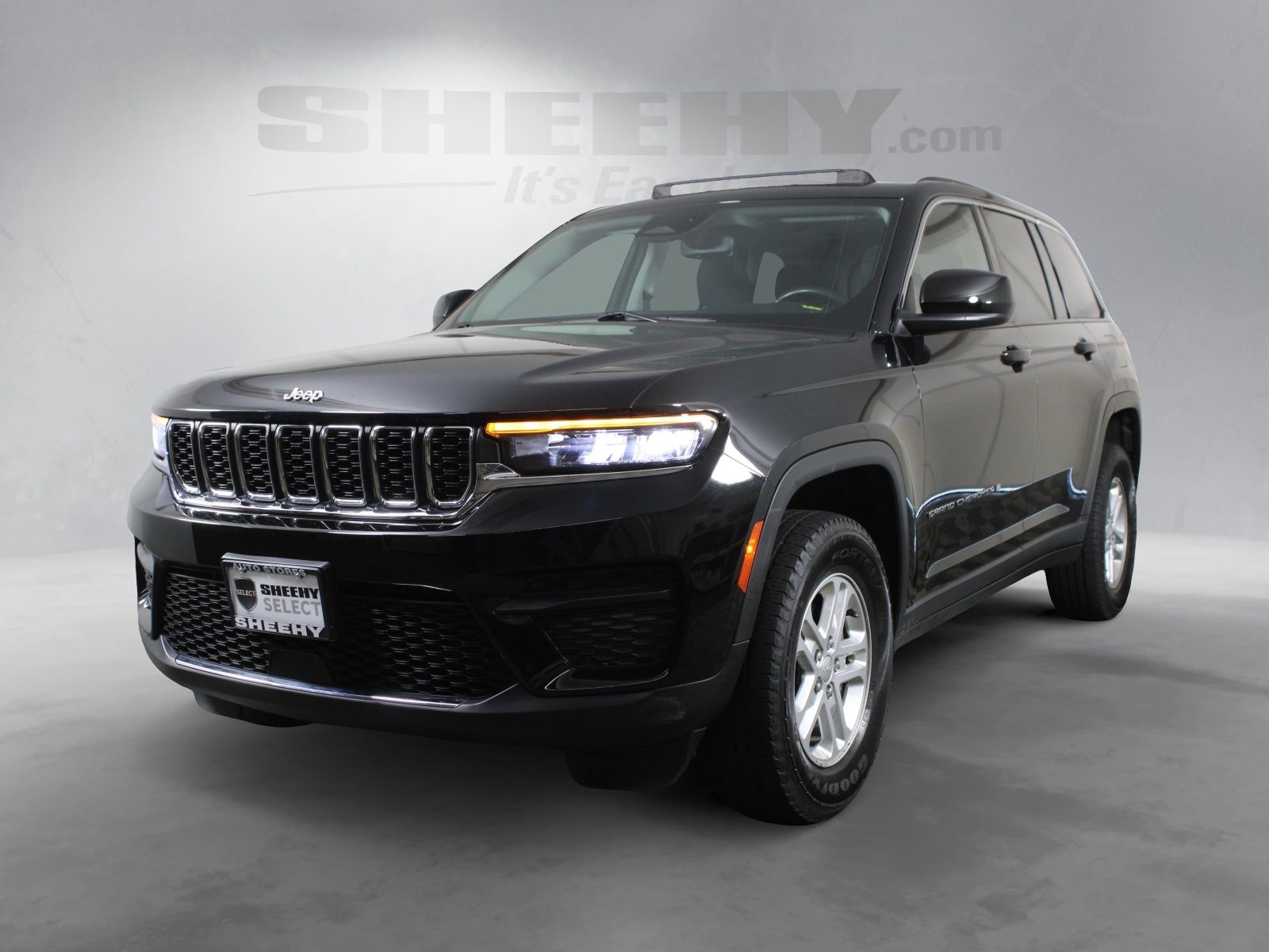 Used 2023 Black Jeep Laredo image 15
