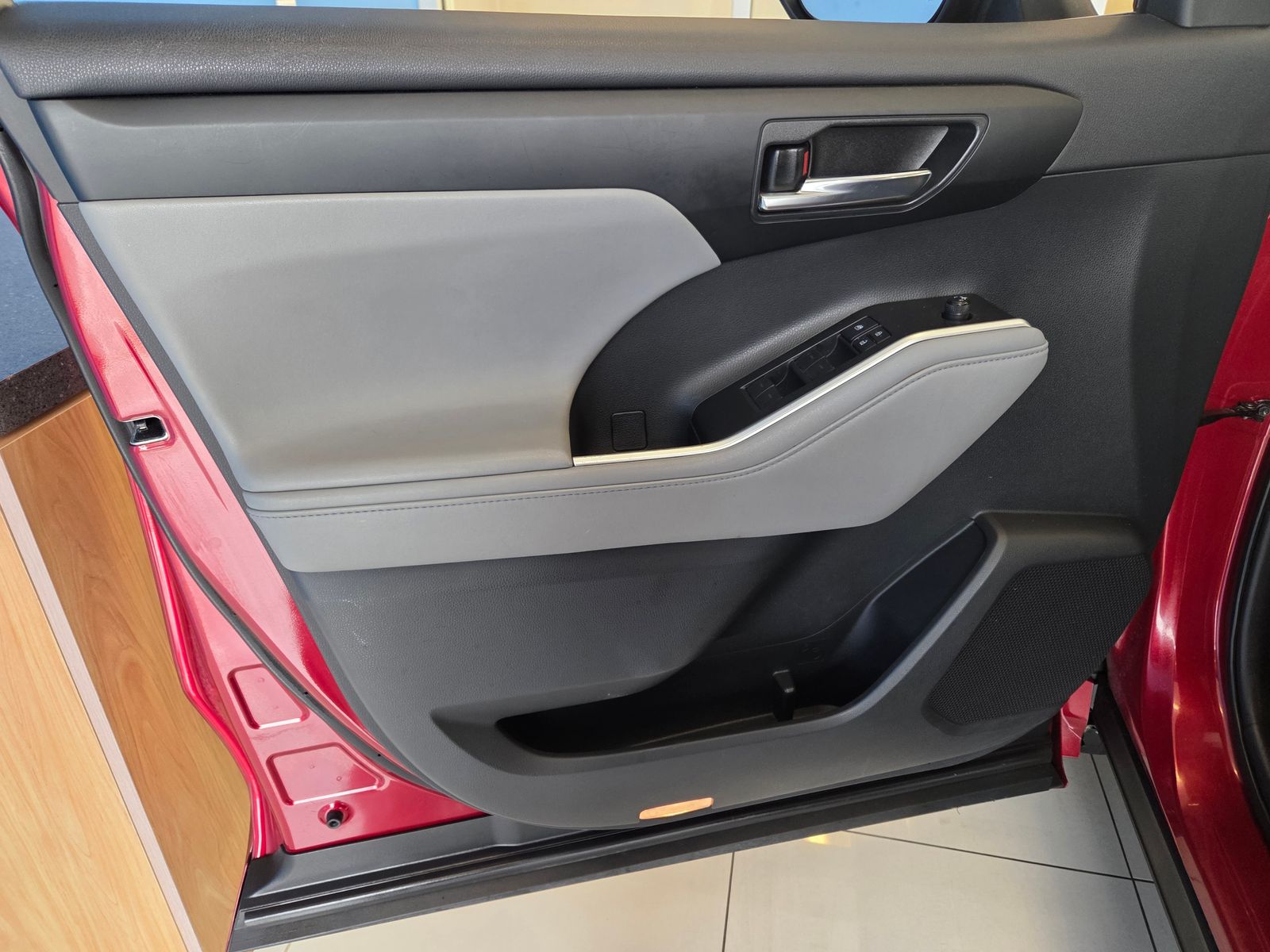 Used 2020 Red Toyota XLE image 12