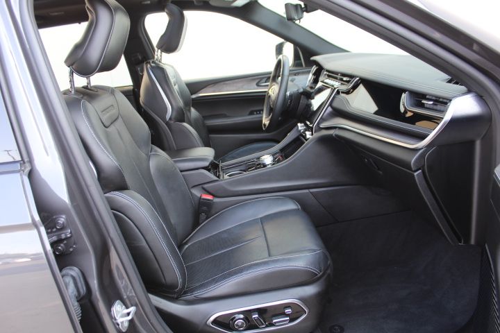 Used Car 2022 Jeep Grand Cherokee  Overland For Sale Under $40,000 In Austin, Texas