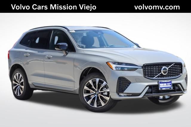 2025 Volvo XC60 Core's photo