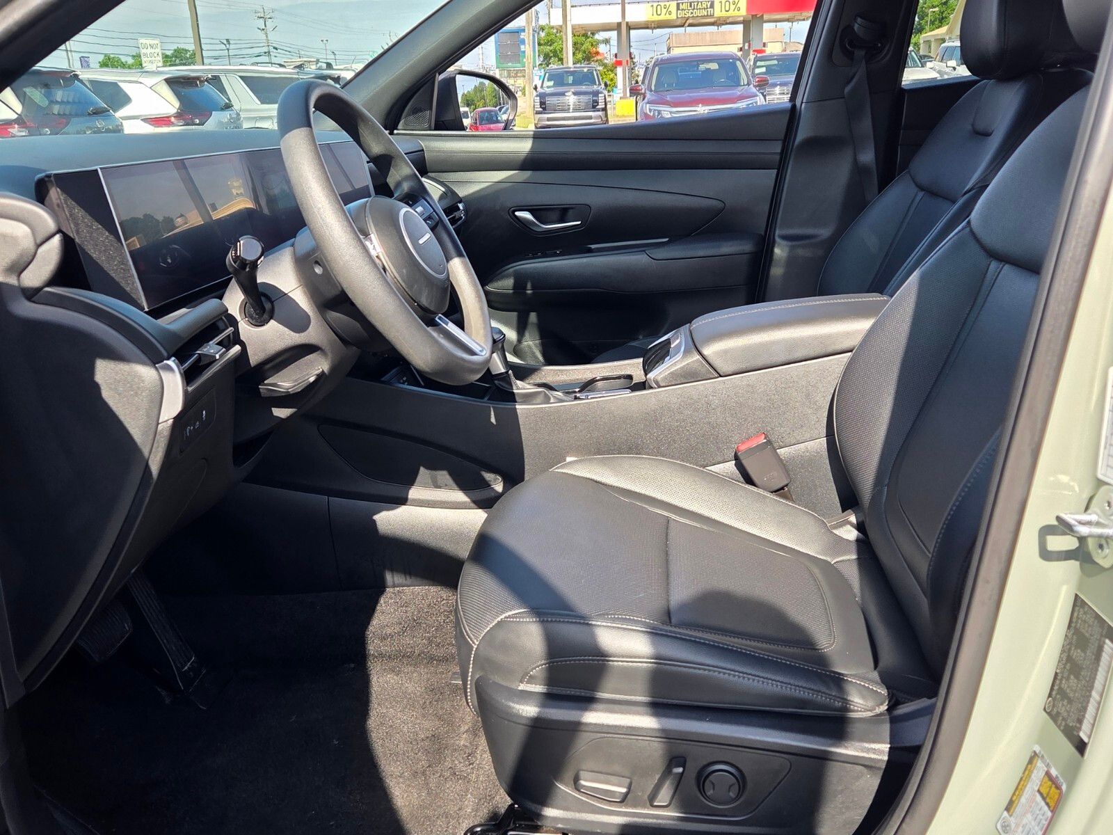 Used 2025 Green Hyundai SEL image 5