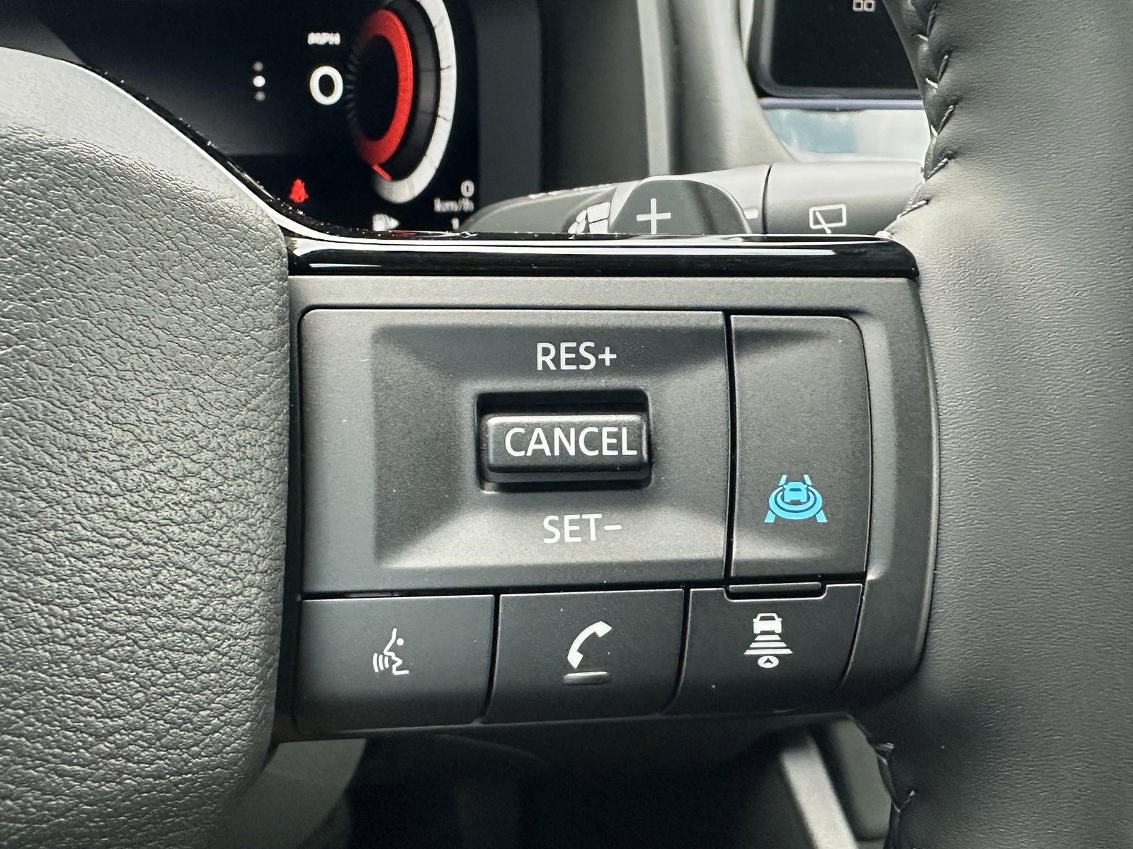 2025 Nissan Rogue SL photo 9