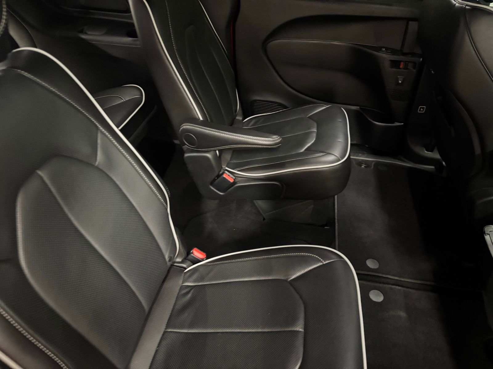 Used 2025 Red Chrysler Limited image 19