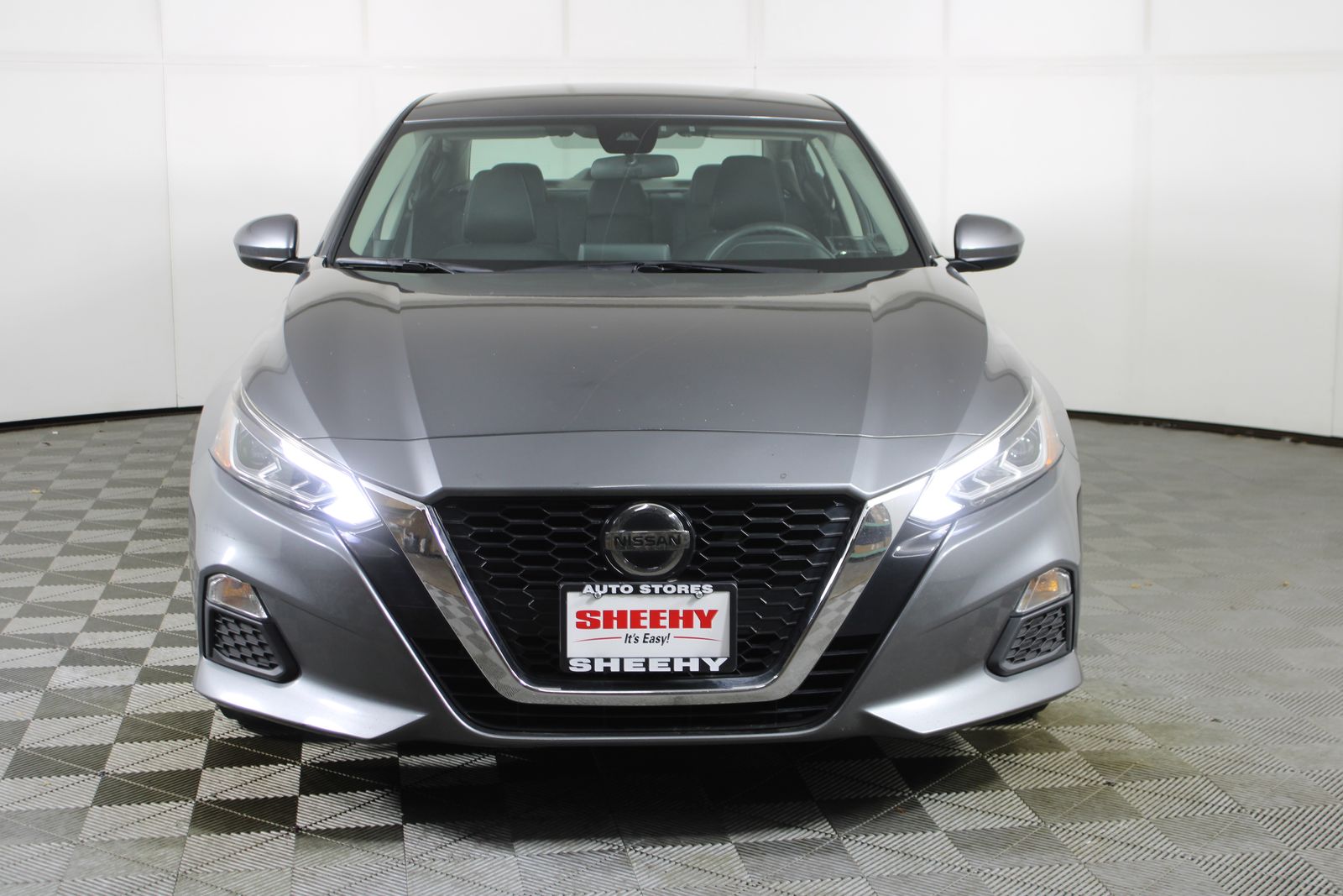 Used 2022 Gray Nissan 2.5 SV image 2