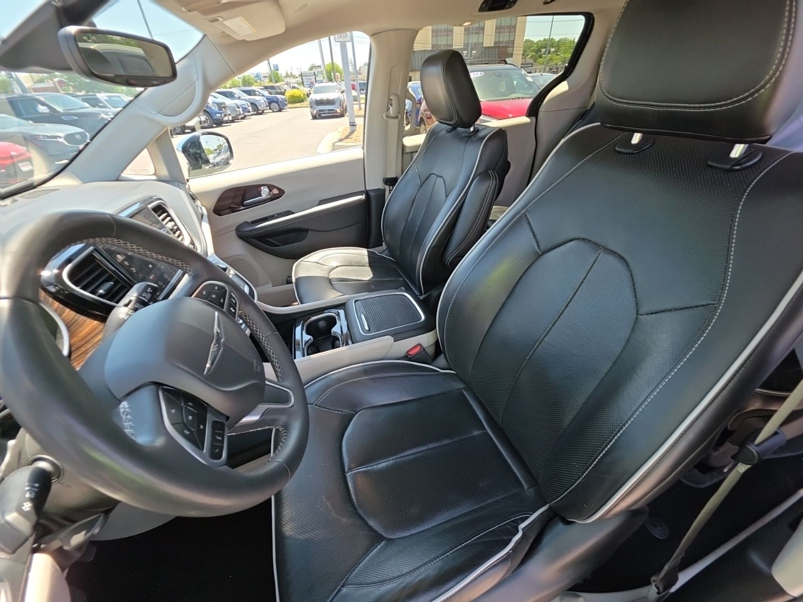 Used 2023 Black Chrysler Limited image 42
