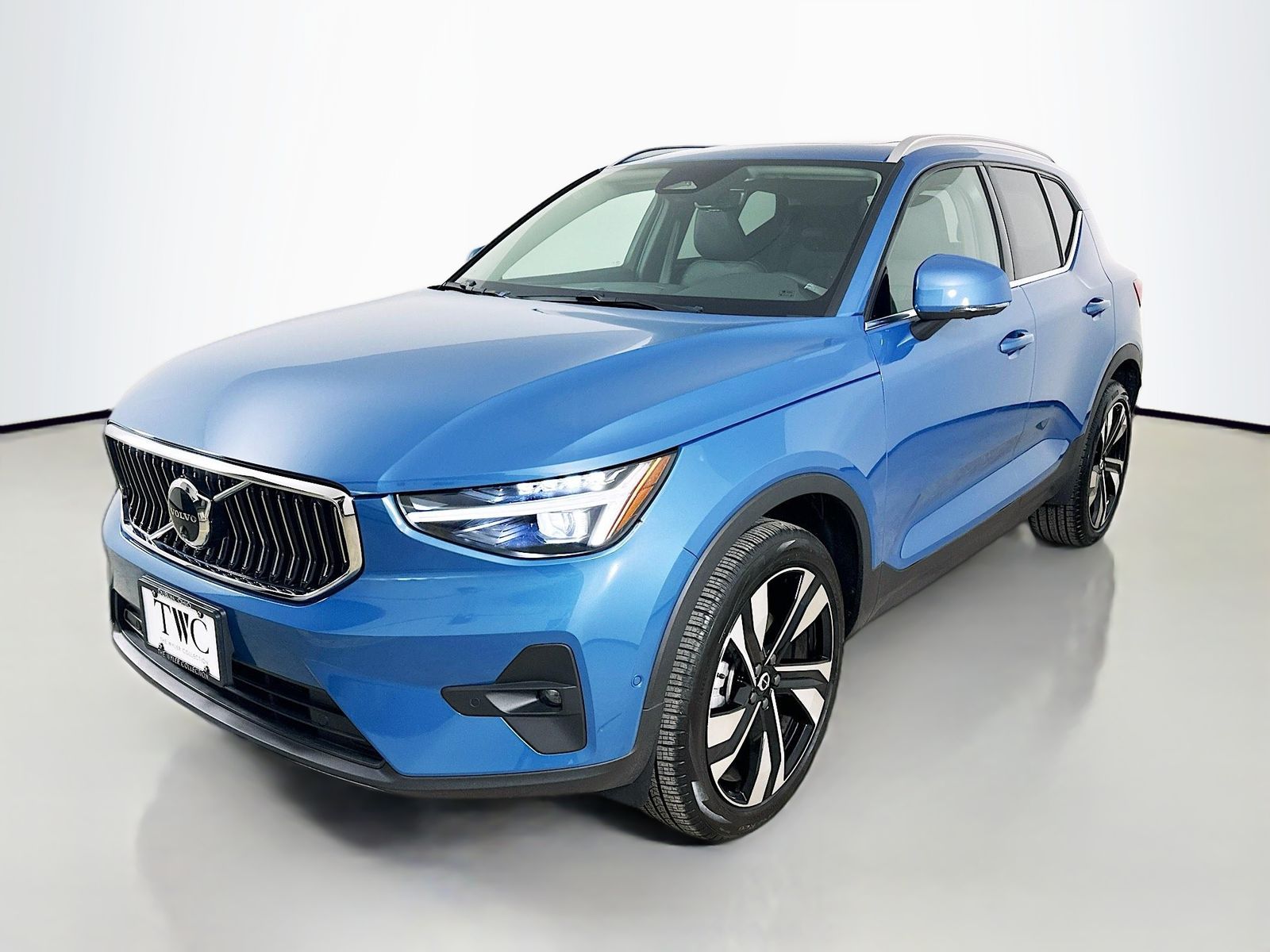 Blue Metallic 2025 Volvo XC40 SUV / Crossover All-Wheel Drive Automatic