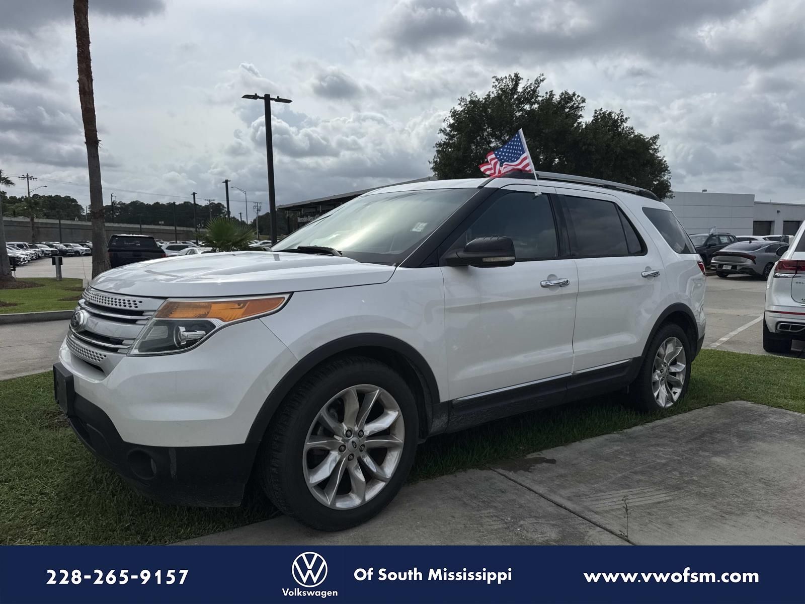 White Platinum Clearcoat Metallic 2013 Ford Explorer XLT SUV / Crossover Front-Wheel Drive 6-Speed Automatic