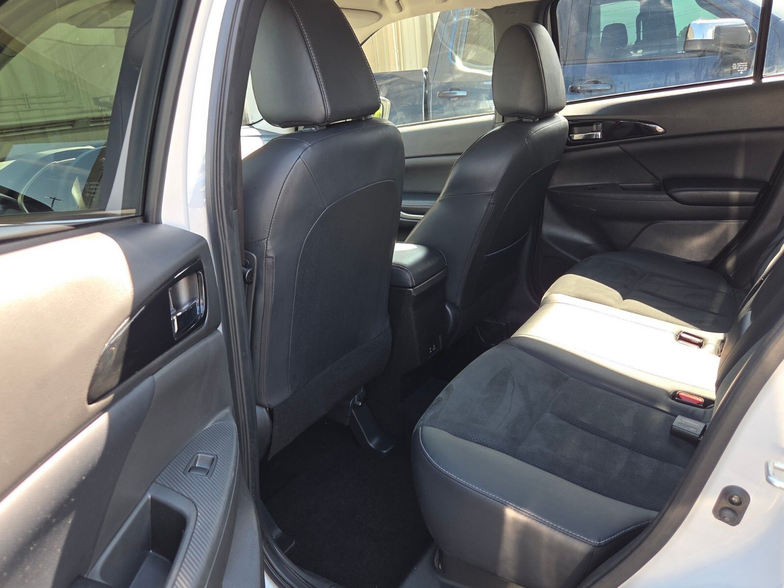 Used 2024 White Diamond Mitsubishi SE image 7