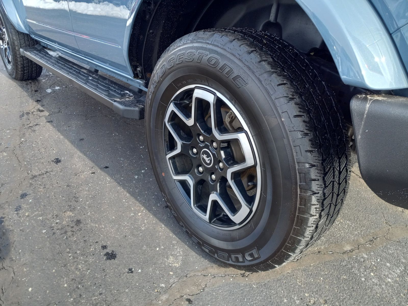 2023 Ford Bronco image 9