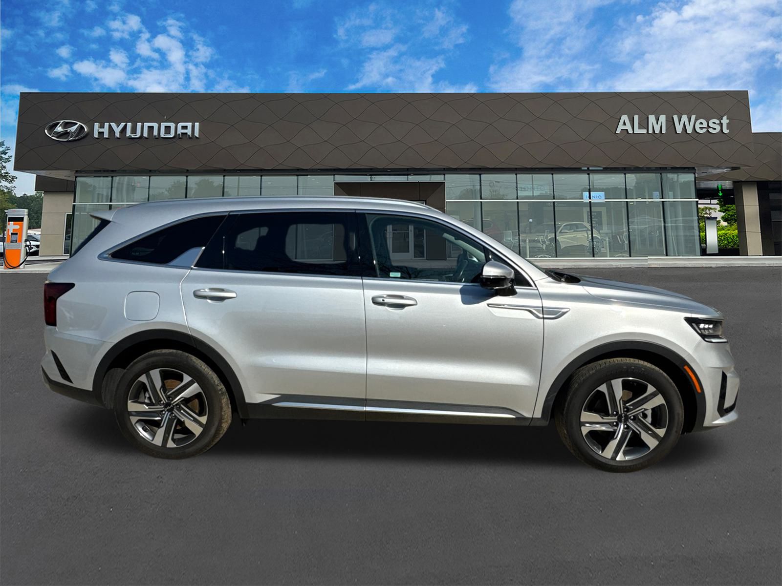 Used 2023 Silky Silver Kia SX Prestige image 4