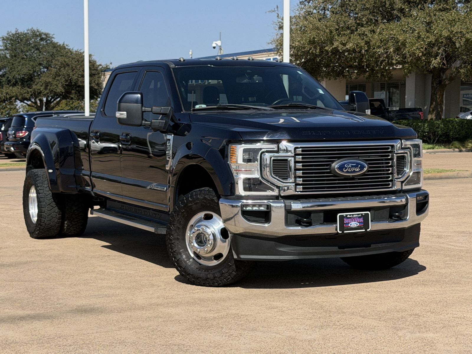  2022 Ford F-350 Super Duty Lariat Crew Cab LB DRW 4WD   