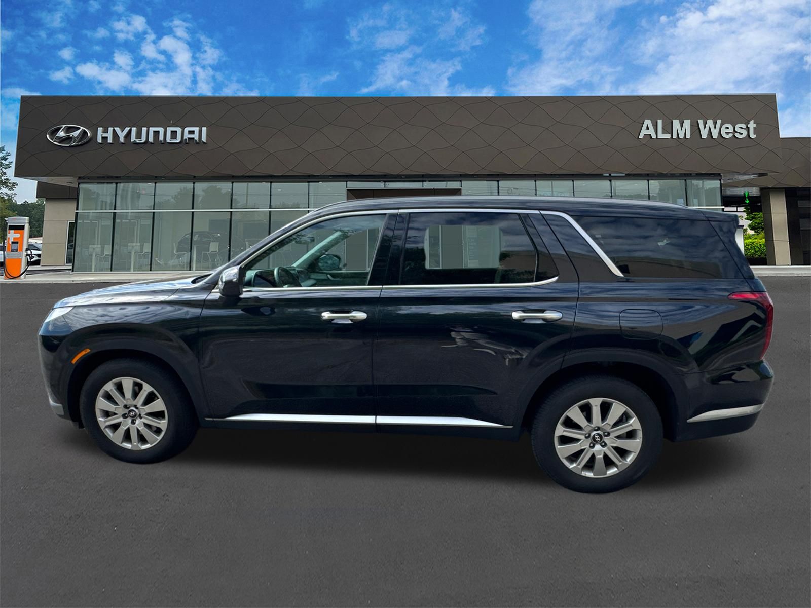 Used 2025 White Hyundai SEL image 8