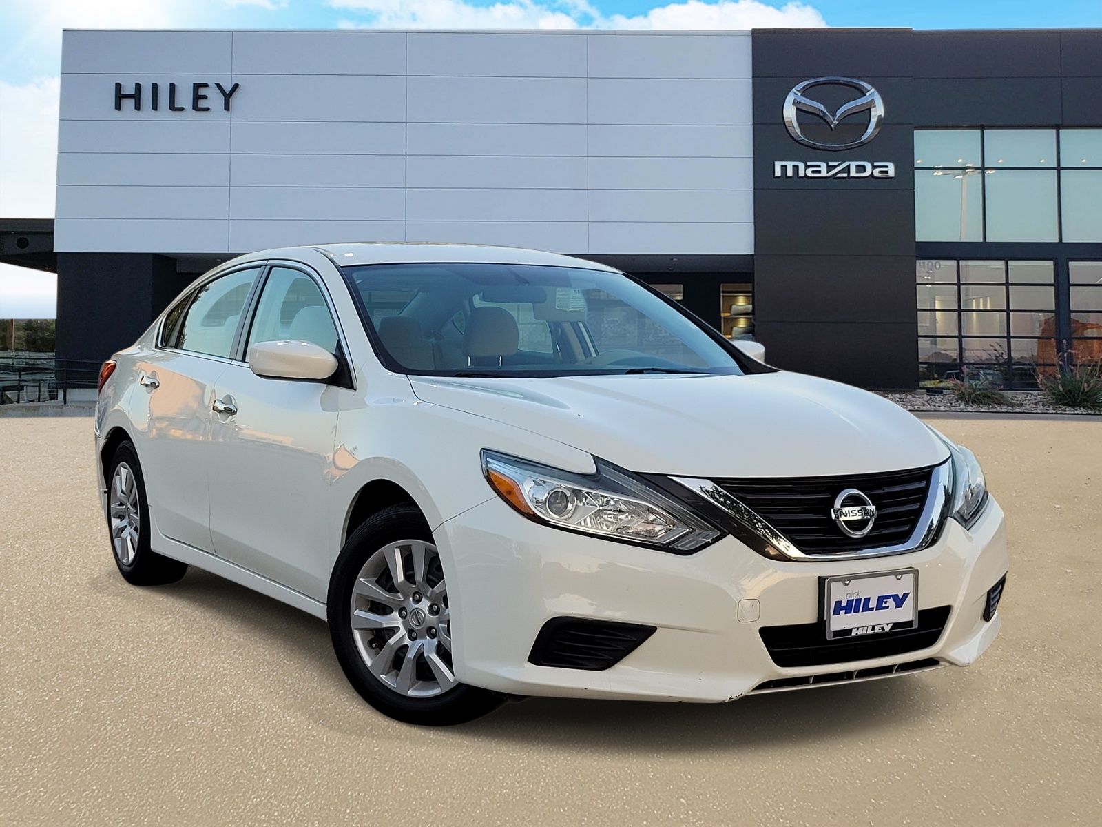 Glacier White 2017 Nissan Altima Sedan Front-Wheel Drive Continuously Variable Transmission