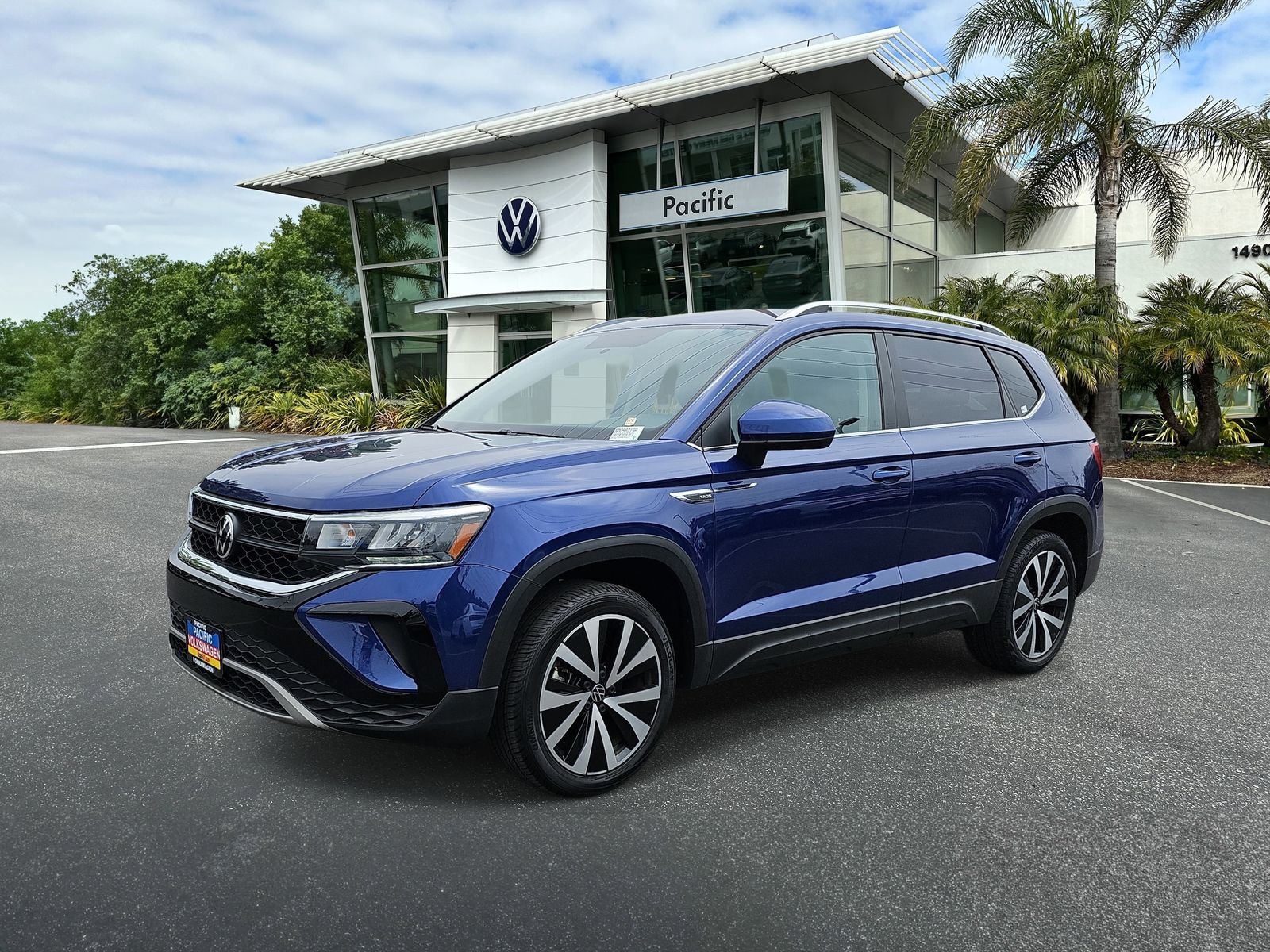 Dusk Blue Metallic 2022 Volkswagen Taos SE FWD SUV / Crossover Front-Wheel Drive 8-Speed Automatic