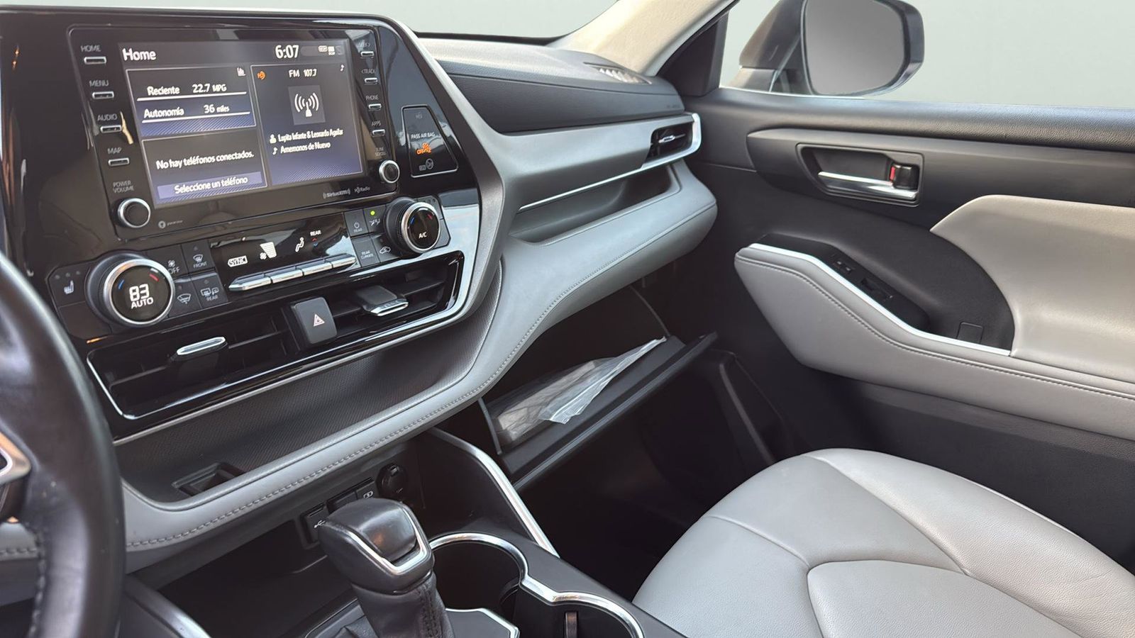 Used Car 2021 Toyota Highlander  Xle For Sale Under $30,000 In Austin, Texas