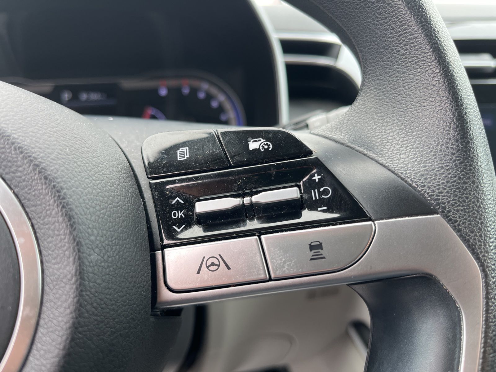 Used 2023 Silver Hyundai SEL image 17