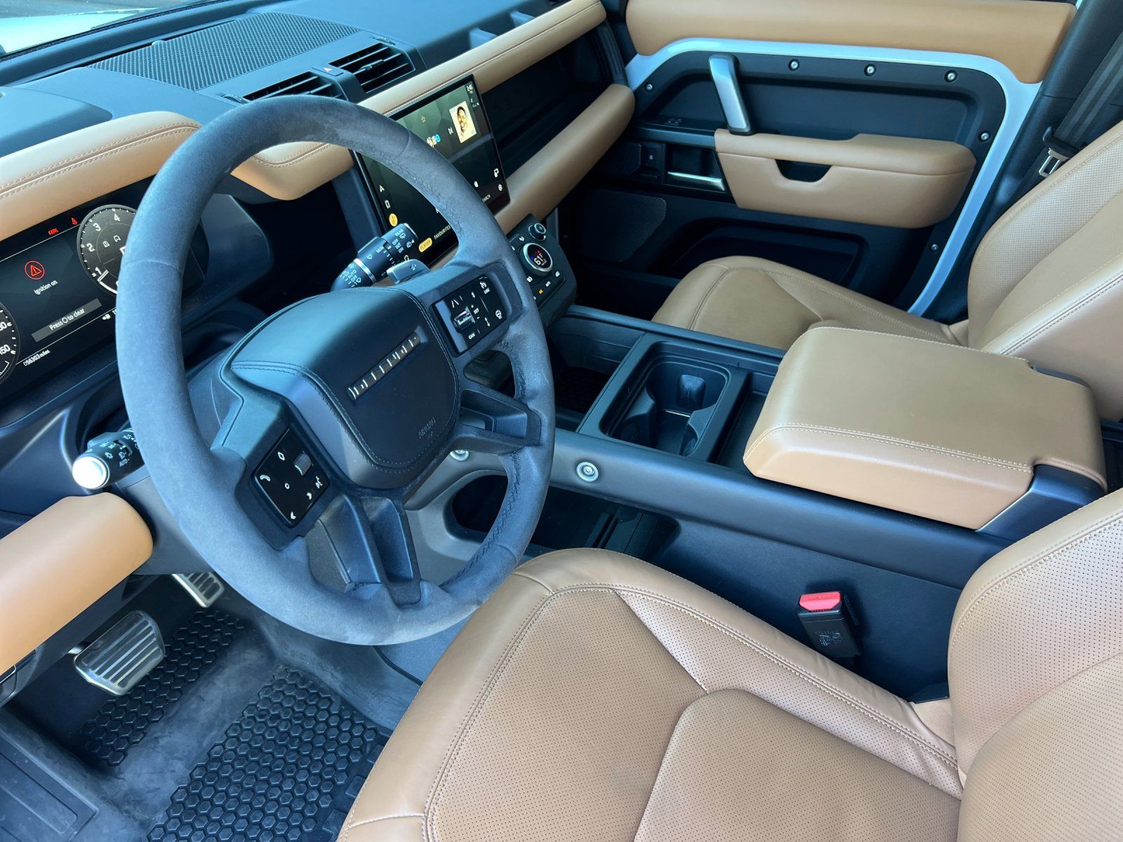 2023 Land Rover Defender 110 V8 — full photo 9 of 27