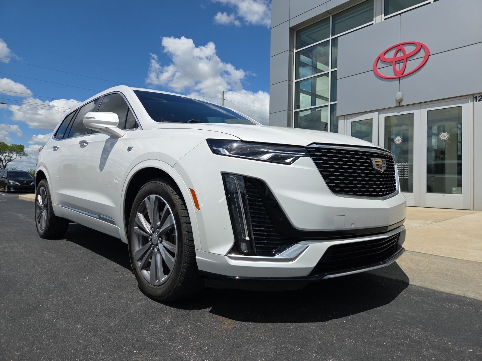 used 2020 Cadillac XT6 car, priced at $20,342