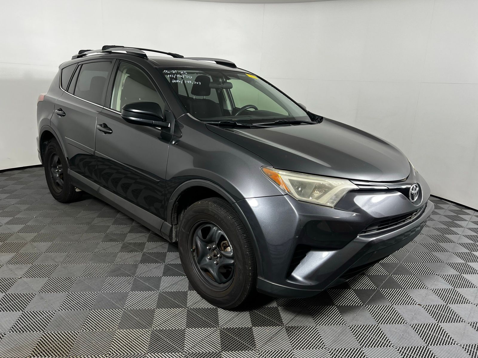 Thumbnail: 2016 Toyota RAV4 - 3