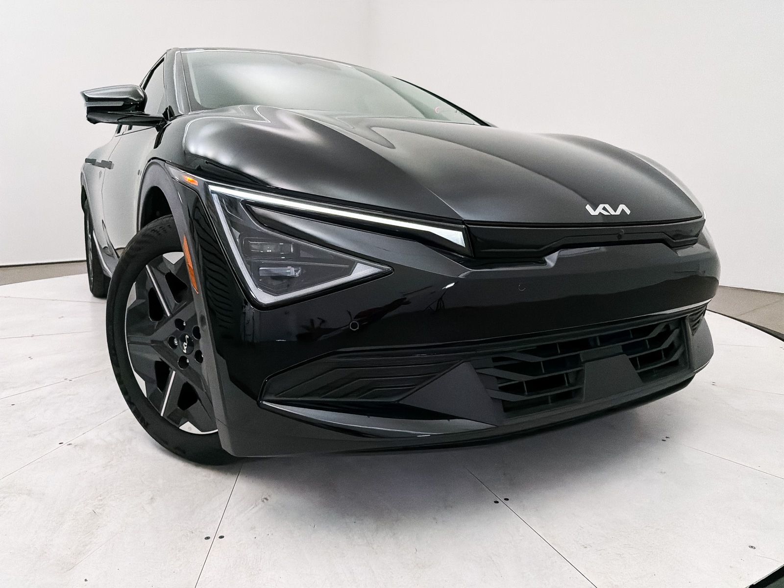 Used 2025 Kia EV6 Light L/R with VIN 5XYC34JA7SG005924 for sale in Scottsdale, AZ