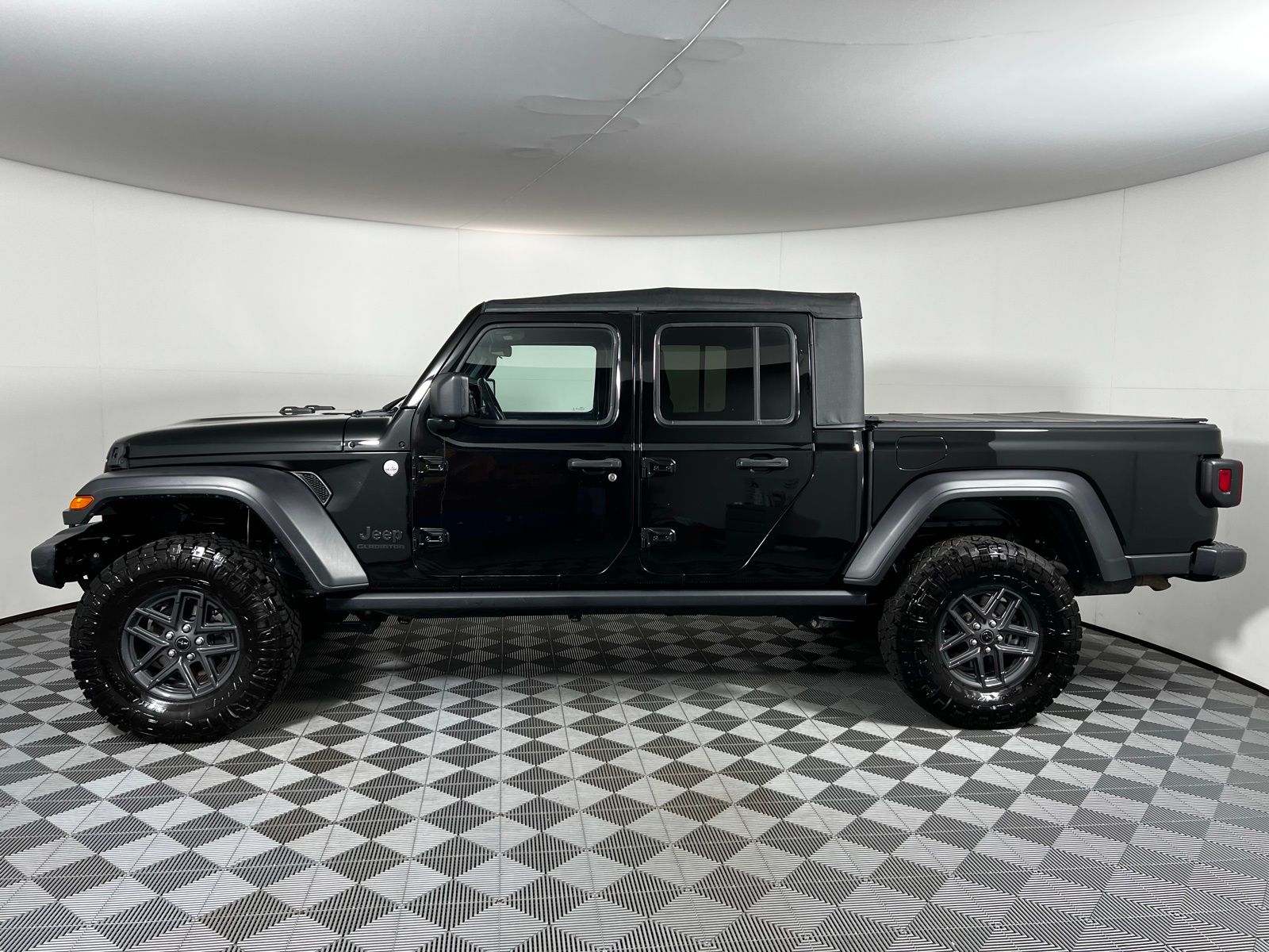 Thumbnail: 2020 Jeep Gladiator - 8