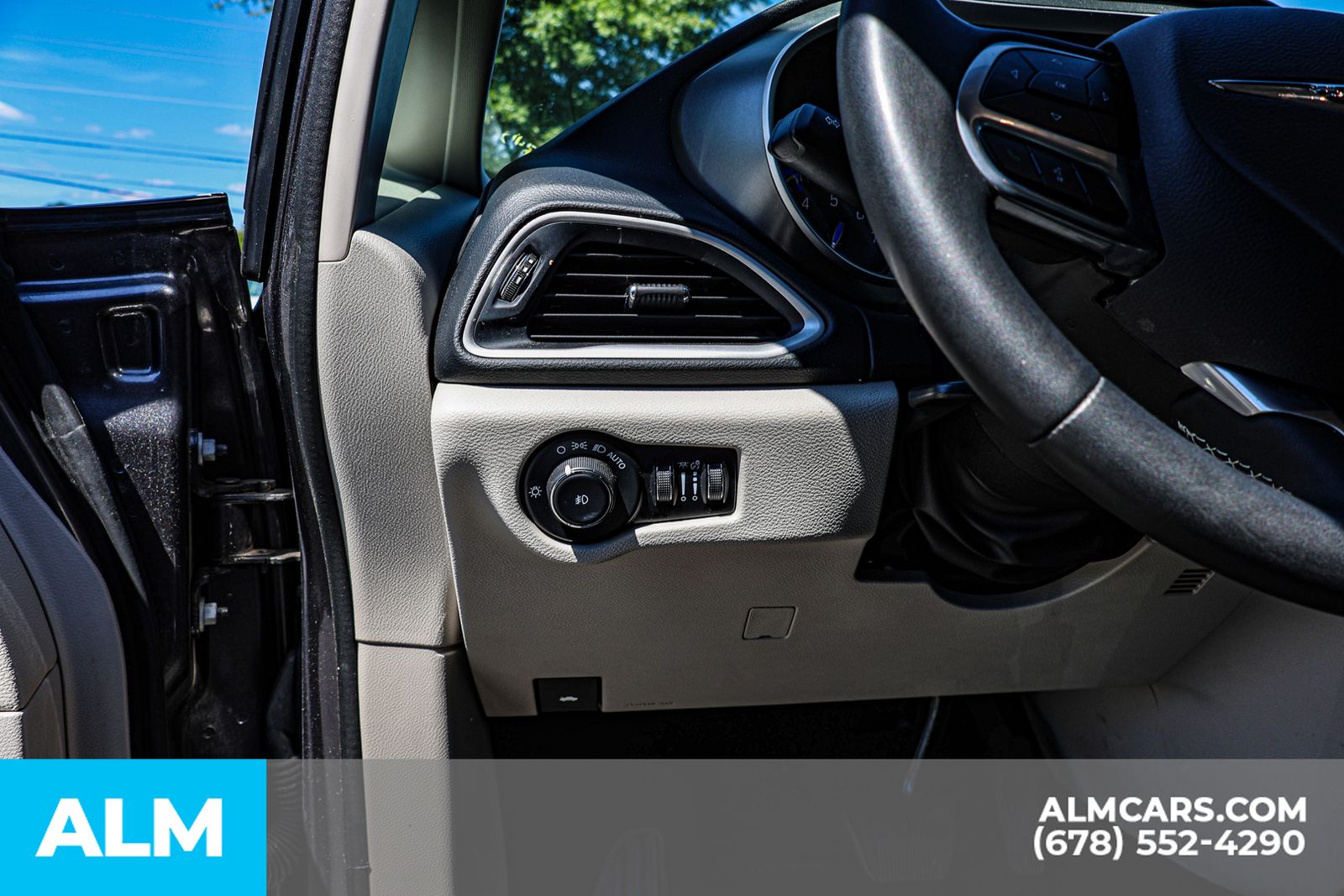 2023 Chrysler Pacifica Touring L photo 21