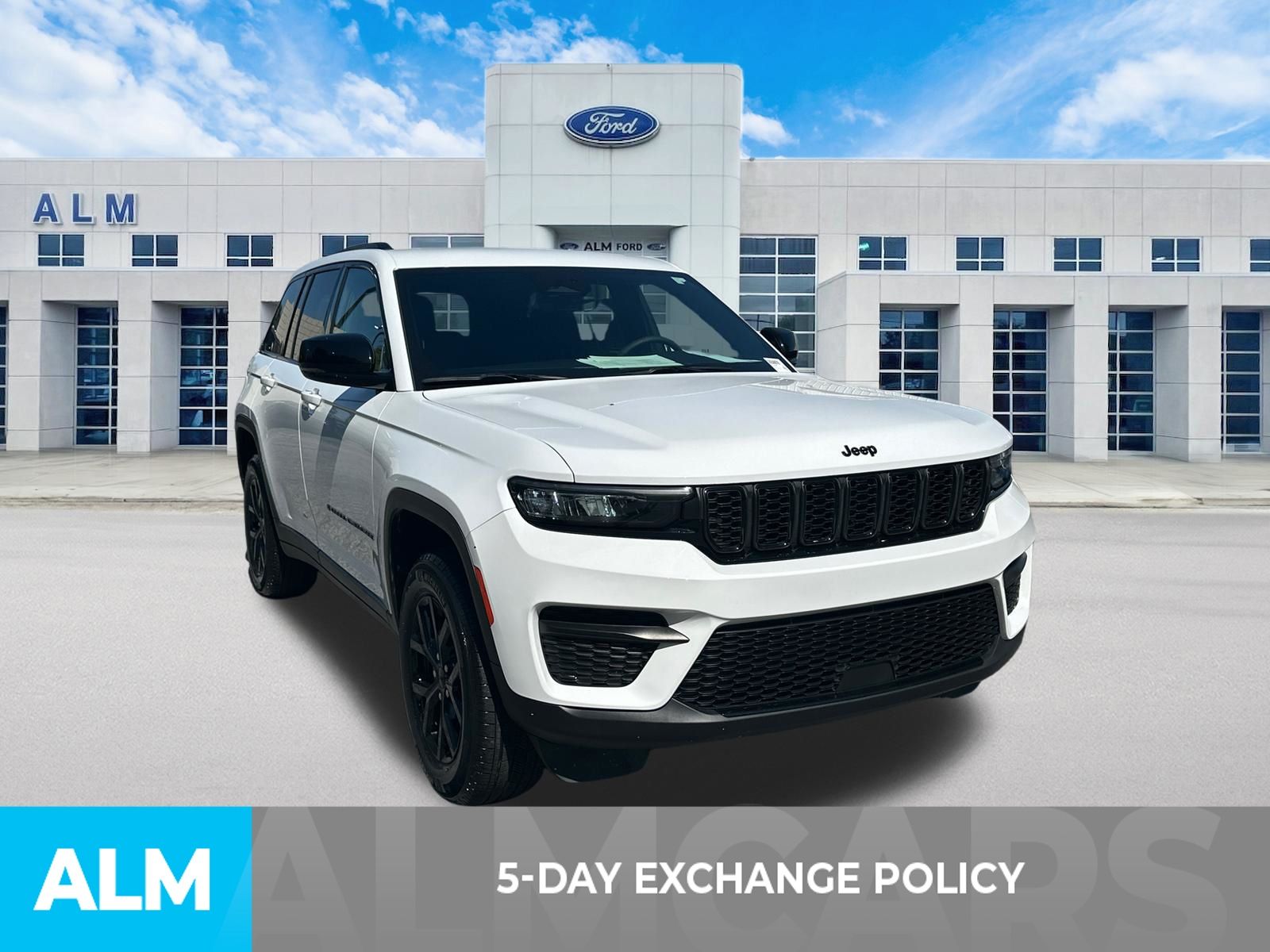 Used 2025 White Jeep Altitude image 3