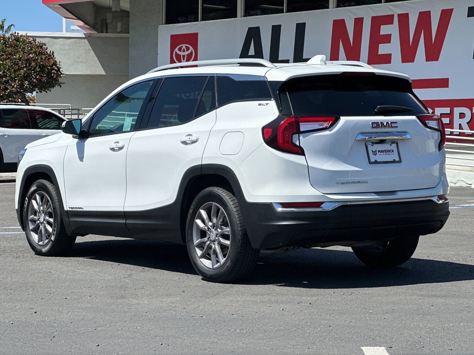 View vehicle photo 3