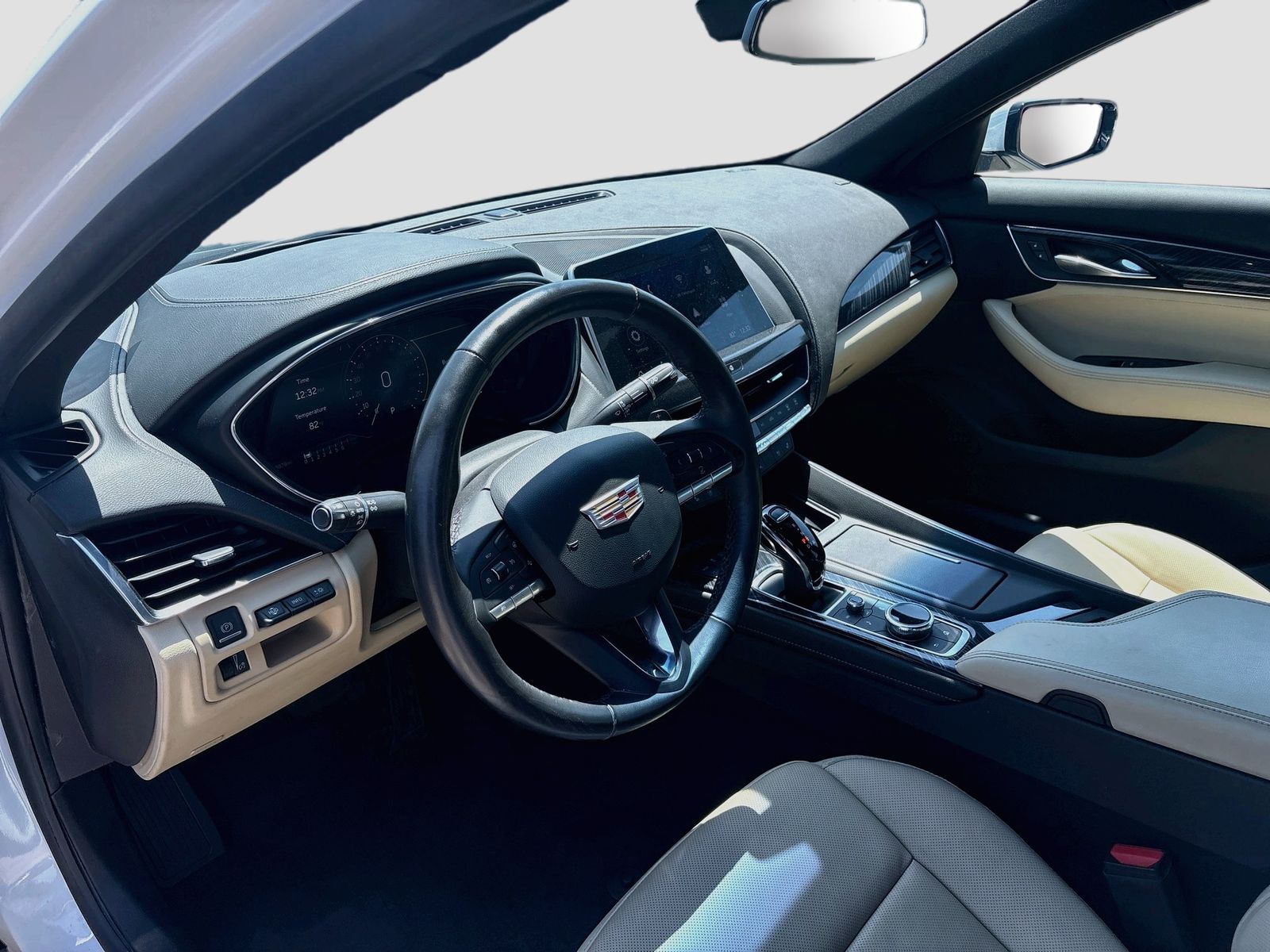 Used 2024 White Cadillac Premium Luxury image 9