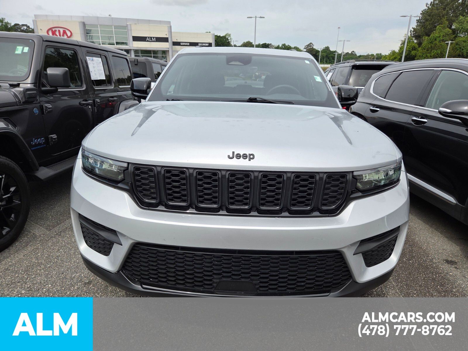 Used 2025 Silver Jeep Altitude image 18
